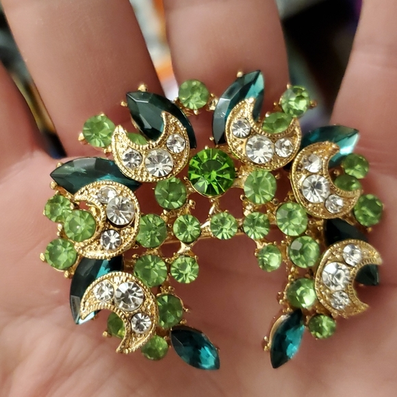 New Crescent Moon Rhinestone Vintage Inspired Brooch. - Picture 7 of 8